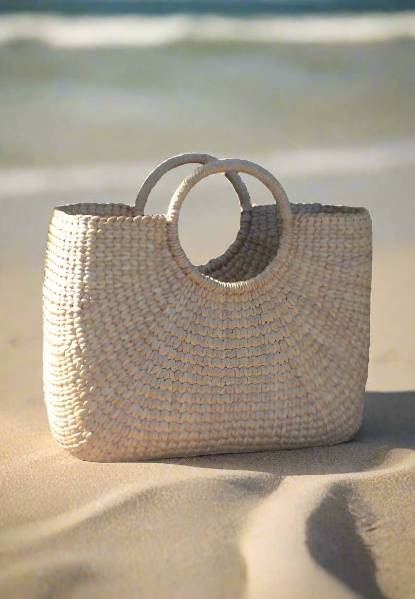 Light Honey Large Water Hyacinth Beach Bag for wholesale on Faire1