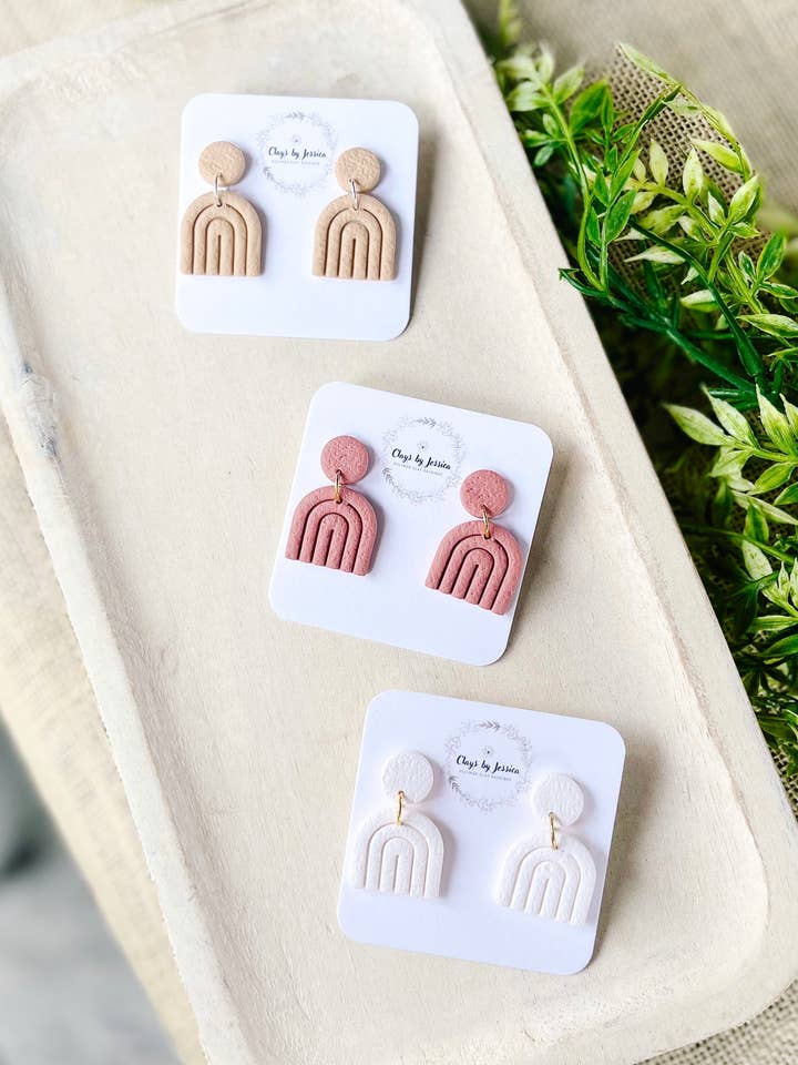 Arc-en-ciel neutre pour la vente par Clays By Jessica