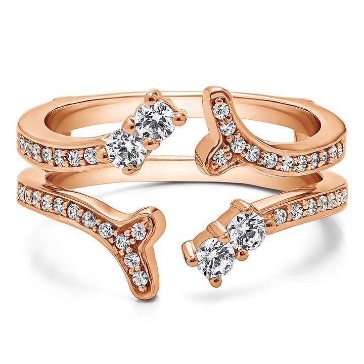 Protège-anneau à griffes partagées en forme de triangle de 0,43 ct en or rose pour la vente par TwoBirch