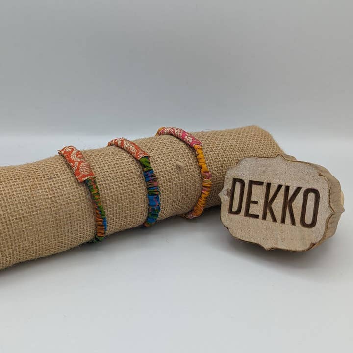 Chouchous en ruban de sari pour la vente par Dekko Trading