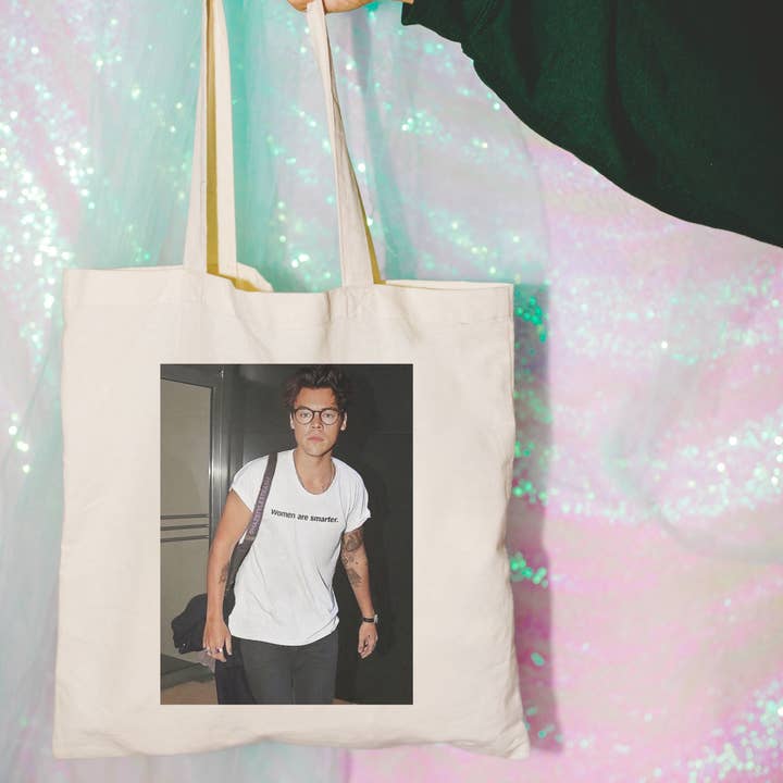 Literari Goods, Co | Book Themed Candles + Gifts - Vendita all'ingrosso Borsa tote - Donna - Borse di Harry Styles per San Valentino | Le donne sono più intelligenti