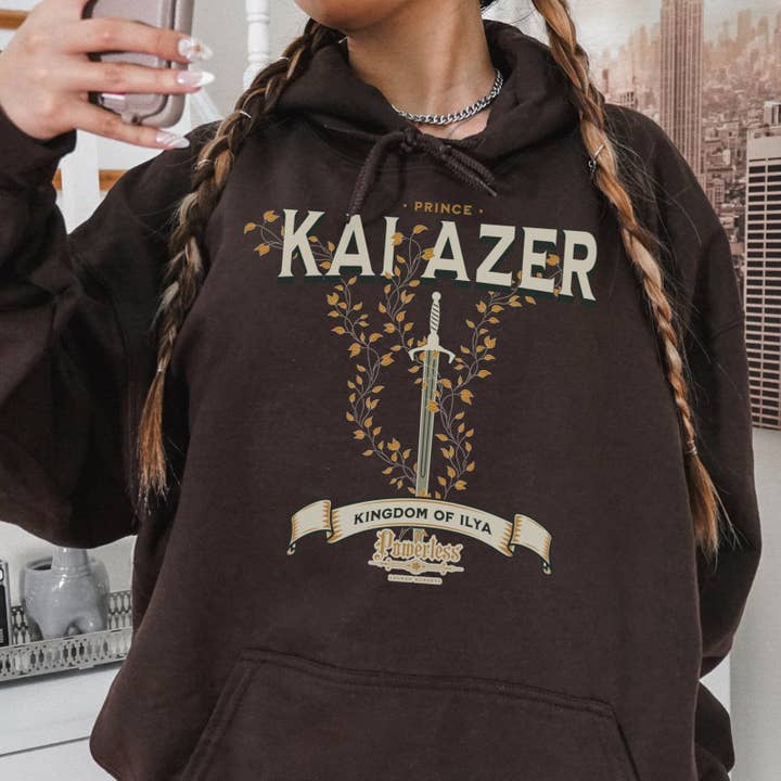 Prins Kai Azer af Kongeriget Ilya Hættetrøje for engroshandel hos The Bean Workshop