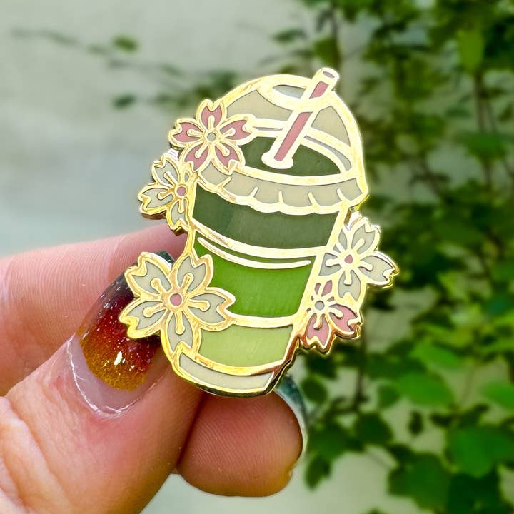 Kabujiro – Engroshandel Reversnål/knap – Matcha Latte Drik – Matcha Dessert Emaljepin