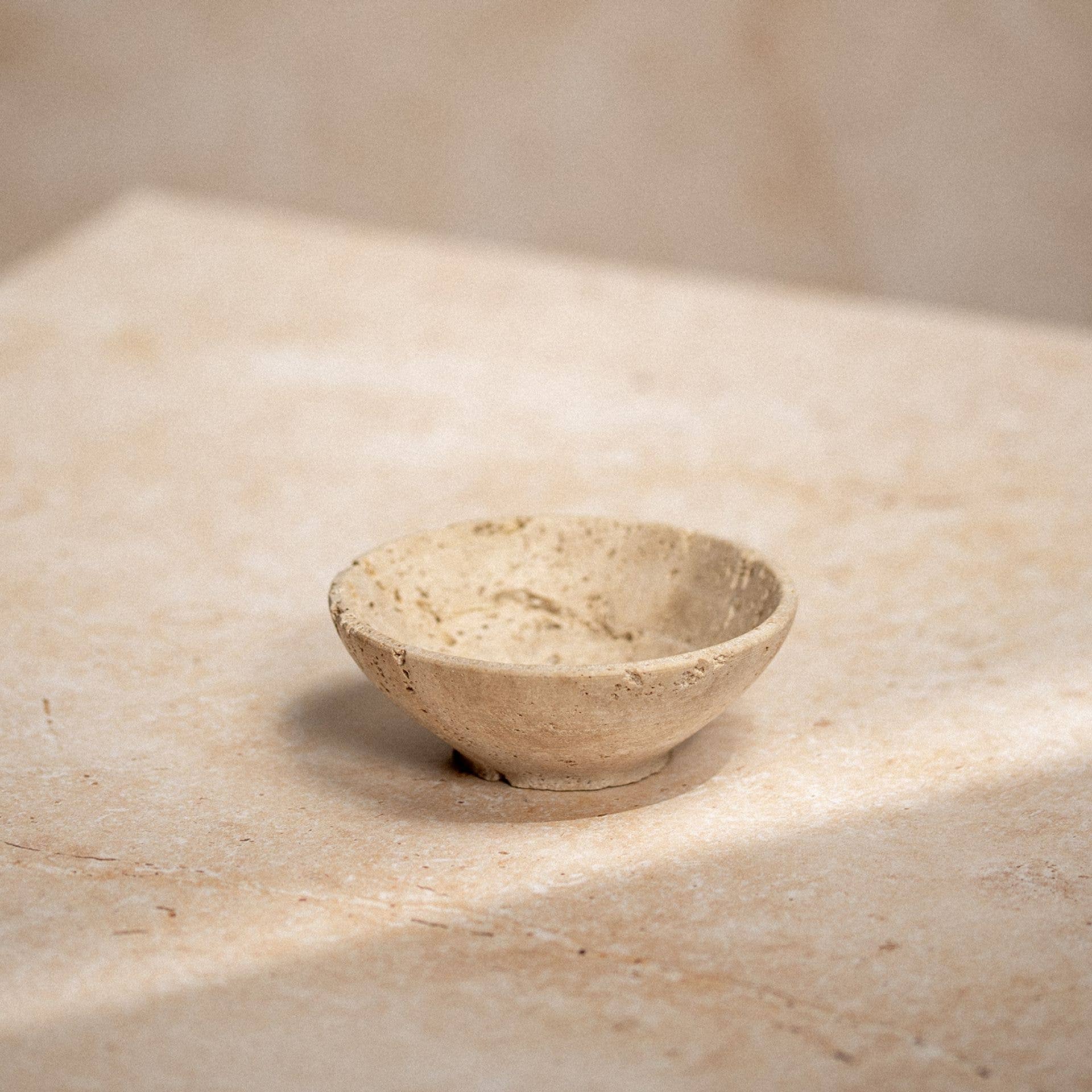 WIDDOP and Co. – wholesale Vas – Hestia Travertin Dekorativ Skål - 10 cm1