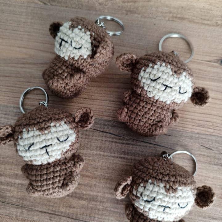 KLABELGIFT - Vendita all'ingrosso Portachiavi - Donna - Portachiavi amigurumi a uncinetto a forma di scimmietta – Regalo carino e unico1