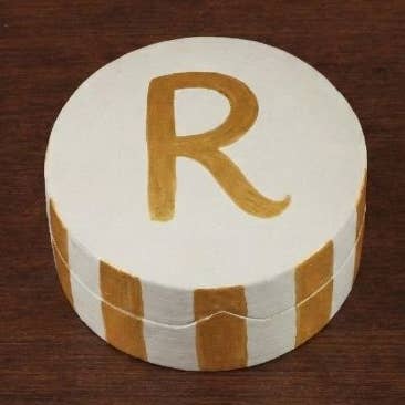 Gestreepte doos goud - R voor wholesale door Love Explorers