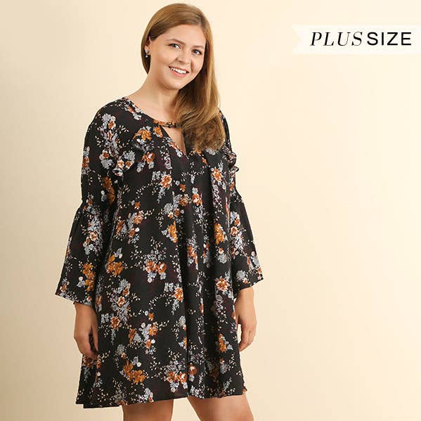 Robe à imprimé floral avec manches évasées et détails à volants. pour la vente par PLT Wholesale