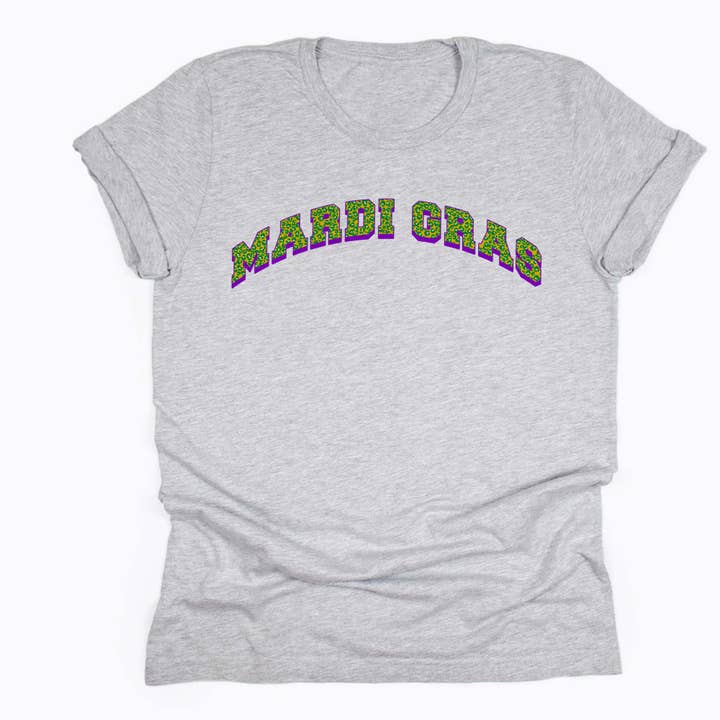 La camiseta con estampado Varsity de Mardi Gras XS-4X se envía RÁPIDO para venta al por mayor de McCarty Branch Company