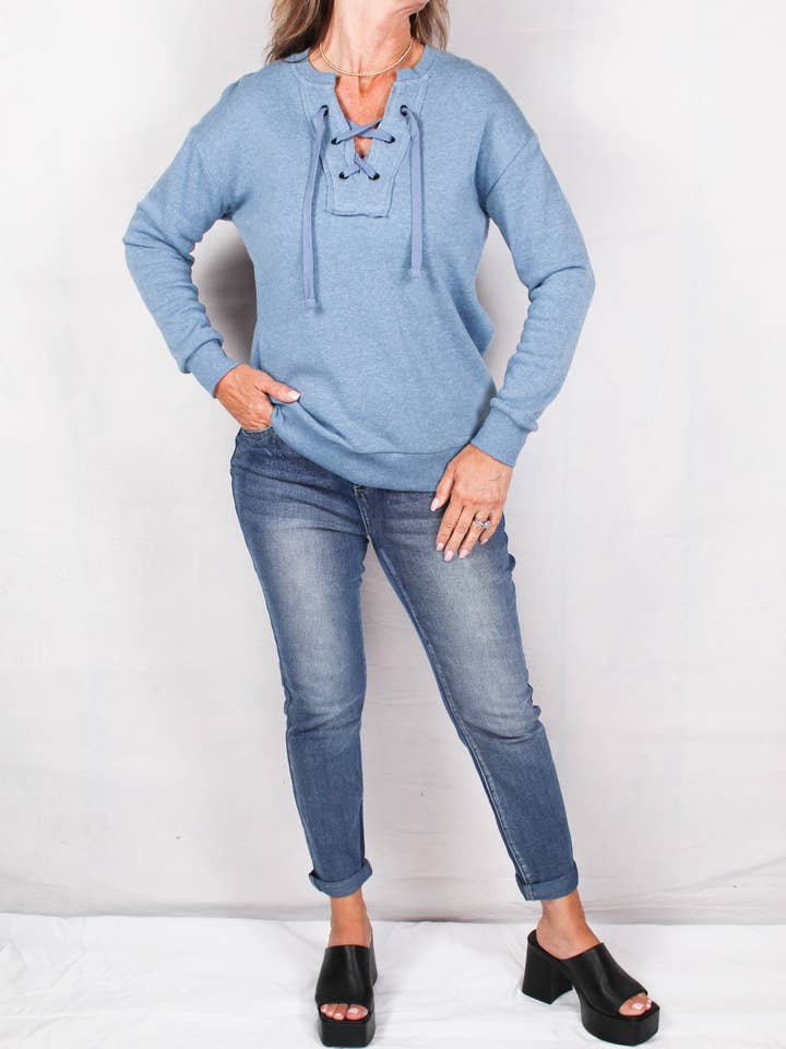 21M-F2114-B - Bleu - Haut polaire à encolure en dentelle A798 pour la vente par K & C Clothing, Inc.