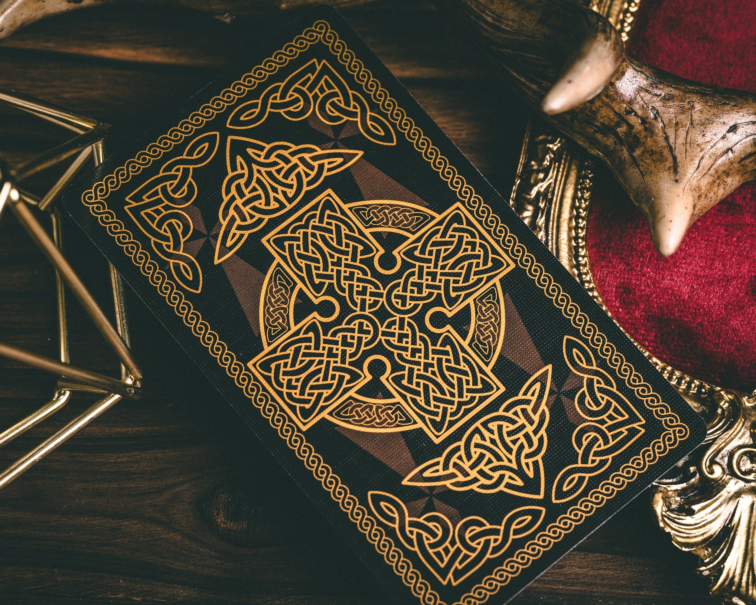 Vermilion Collection – wholesale Tarot cards – Windmill Flag Tarot18