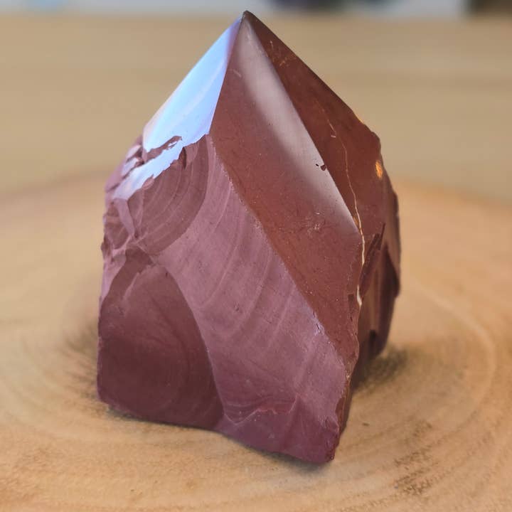 Mookaite Punt - 270g - 7,5cm x 6cm voor wholesale door Crystal Cove Minerals