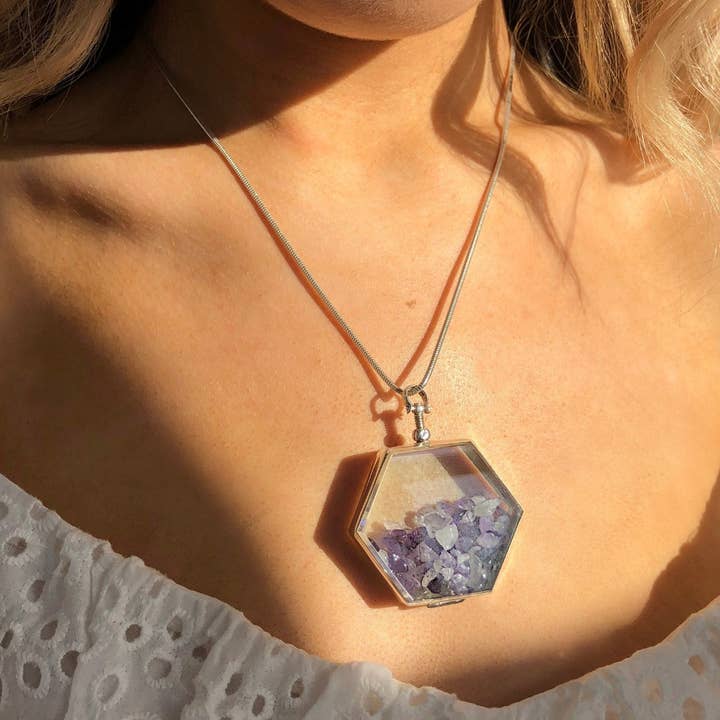 Stor personliggjort medaljonhalskæde med fødselssten - Vælg din form og fødselssten for engroshandel hos Mon Bijoux