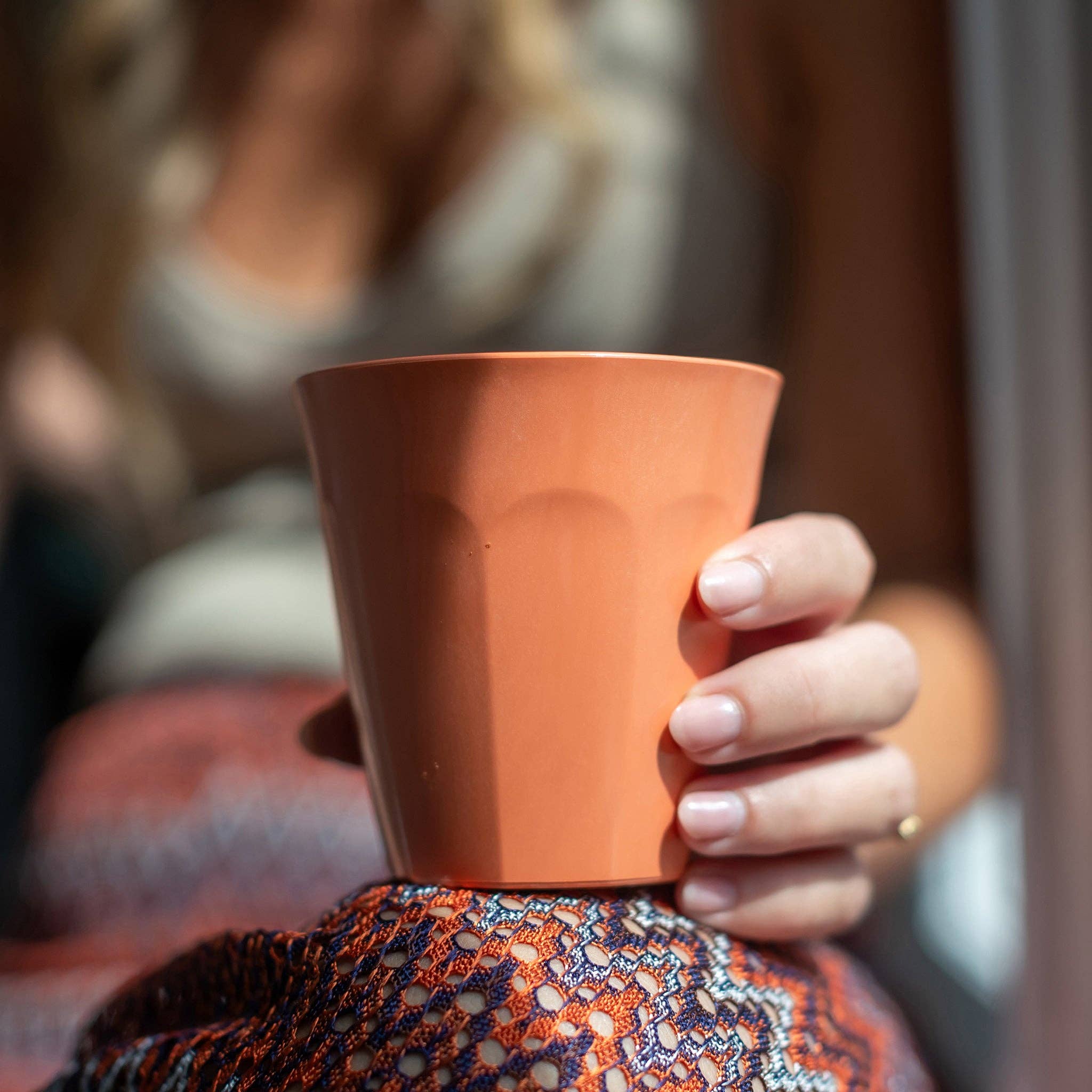 coral forte Copo NORA CUP M para venda a revendedores na Faire1