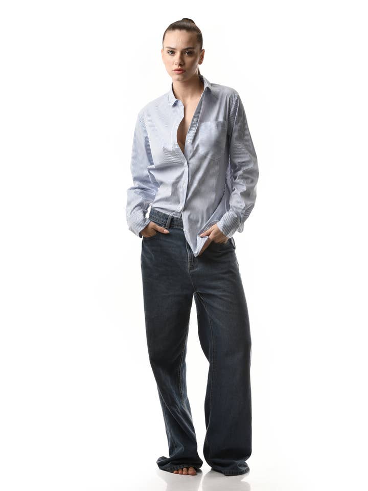 MILI Blouse à rayures blanches et bleues pour la vente par Peau Bronzée