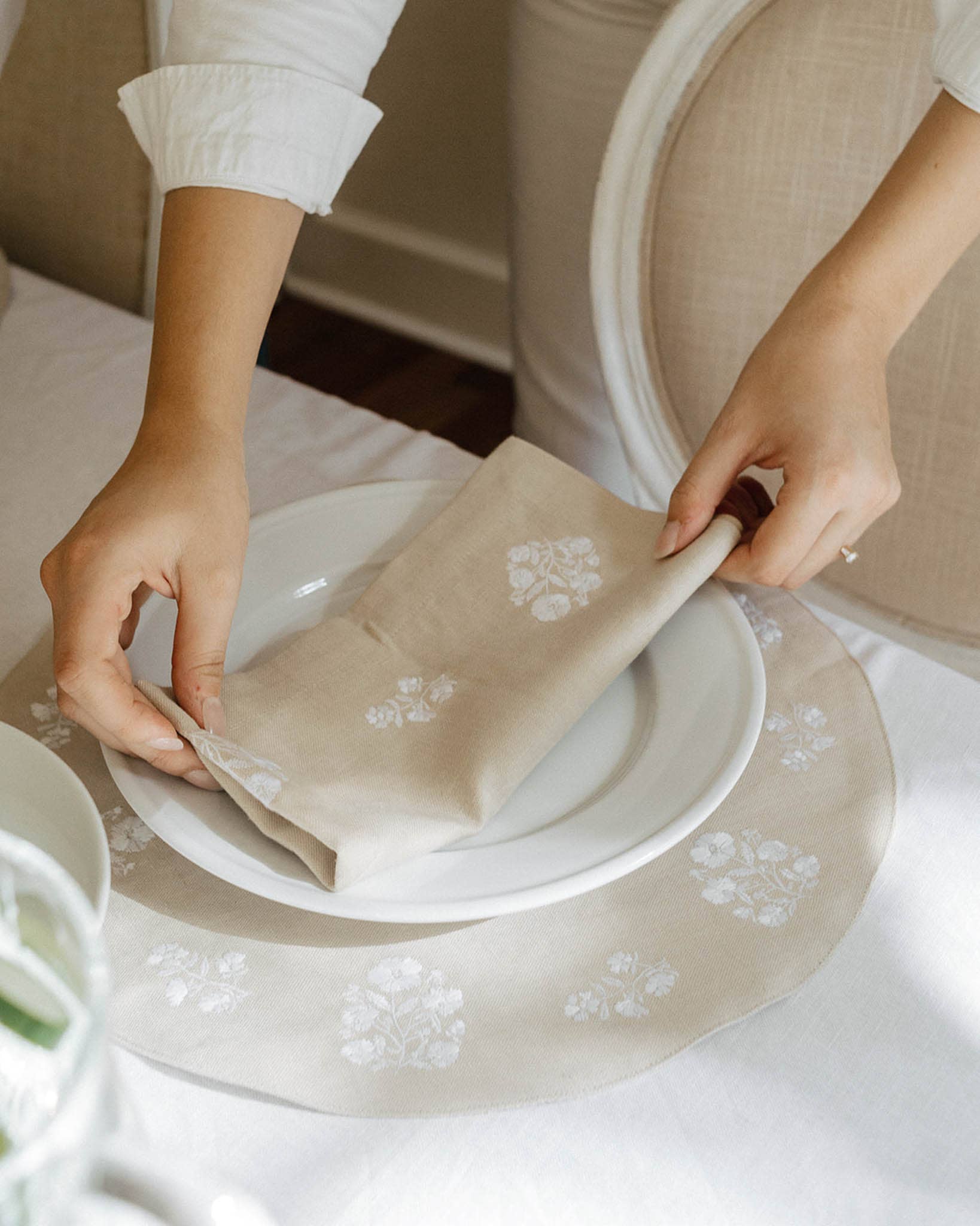 Natural White Embroidered Dinner Napkins in Linen Cotton, Set of Four for wholesale on Faire6