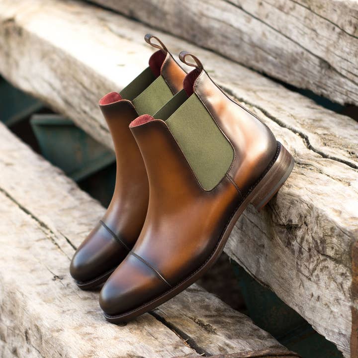 Monza Chelsea-Stiefel aus italienischem Leder für Herren in Mittelbraun für den Großhandel von DapperFam