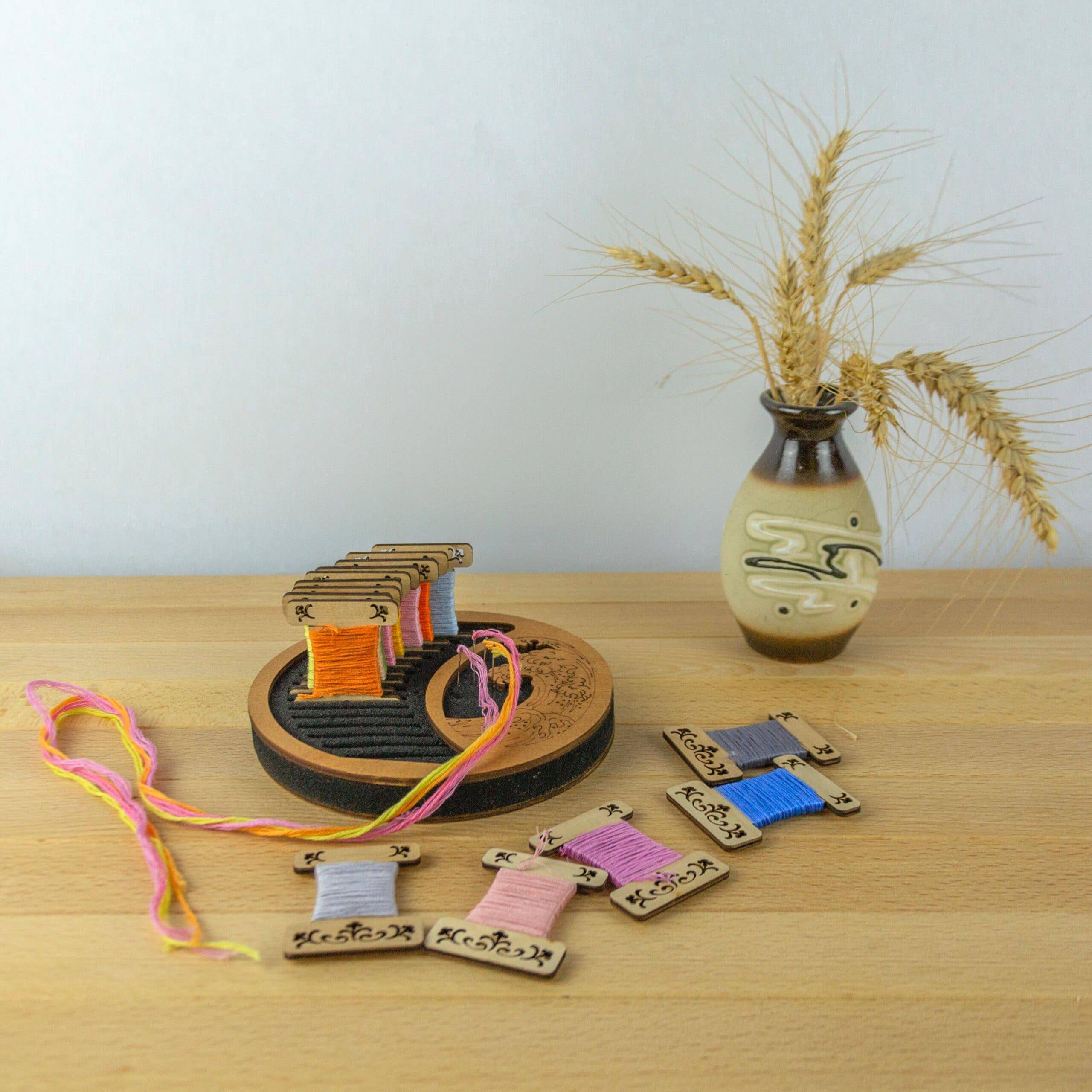 Embroidery craft - Wholesale Craft Supplies - PB-018-img-1 Foam stand for wooden, acrylic and other bobbins (spools) thickness 3mm0