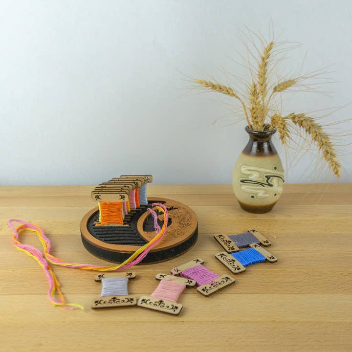 Embroidery craft - Wholesale Craft Supplies - PB-018-img-1 Foam stand for wooden, acrylic and other bobbins (spools) thickness 3mm