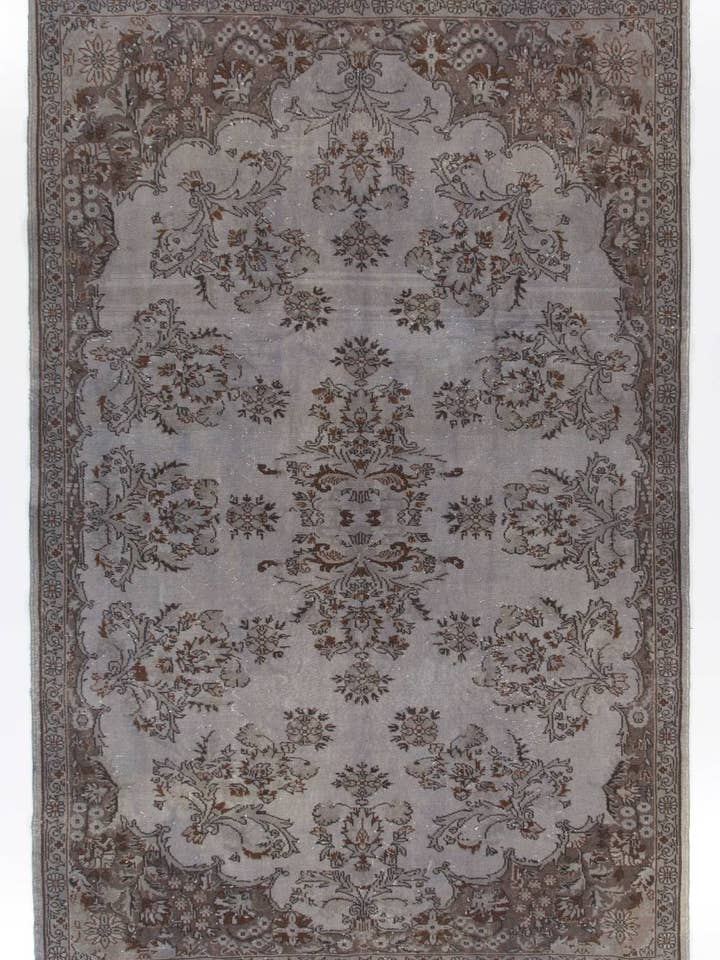 Tapis turc contemporain fait main de 7 x 10,5 pieds en gris pour la vente par Rug Specialist LLC.