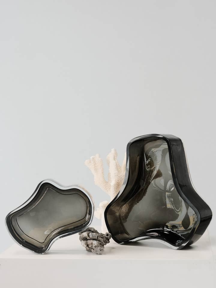 Stor glasskål eller tallerken, inspireret af CORAL+Aalto, COR08GR for engroshandel hos Element Accessories EU