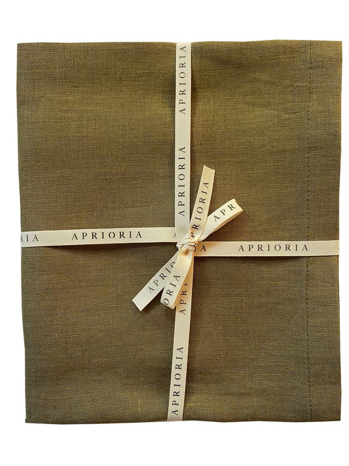 100% ren linned bordløber i oliven for engroshandel hos Aprioria