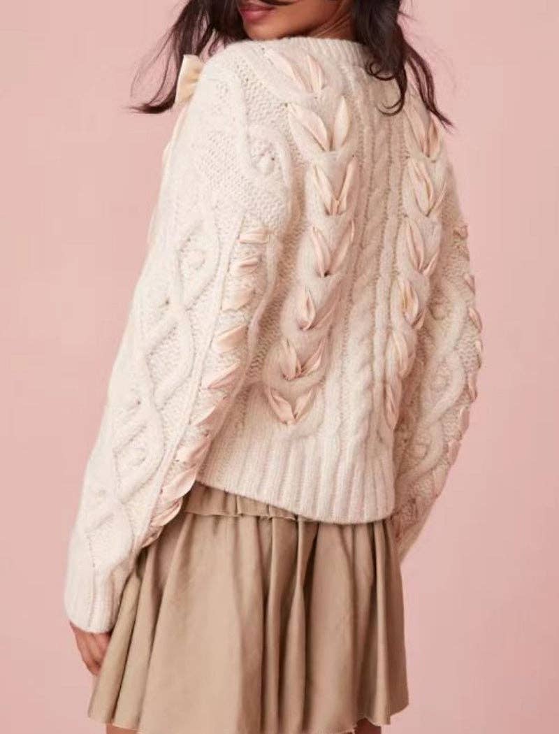 safistyle – Engroshandel Pullover - Dame – Kabelstrikket trøje med bånddetaljer5