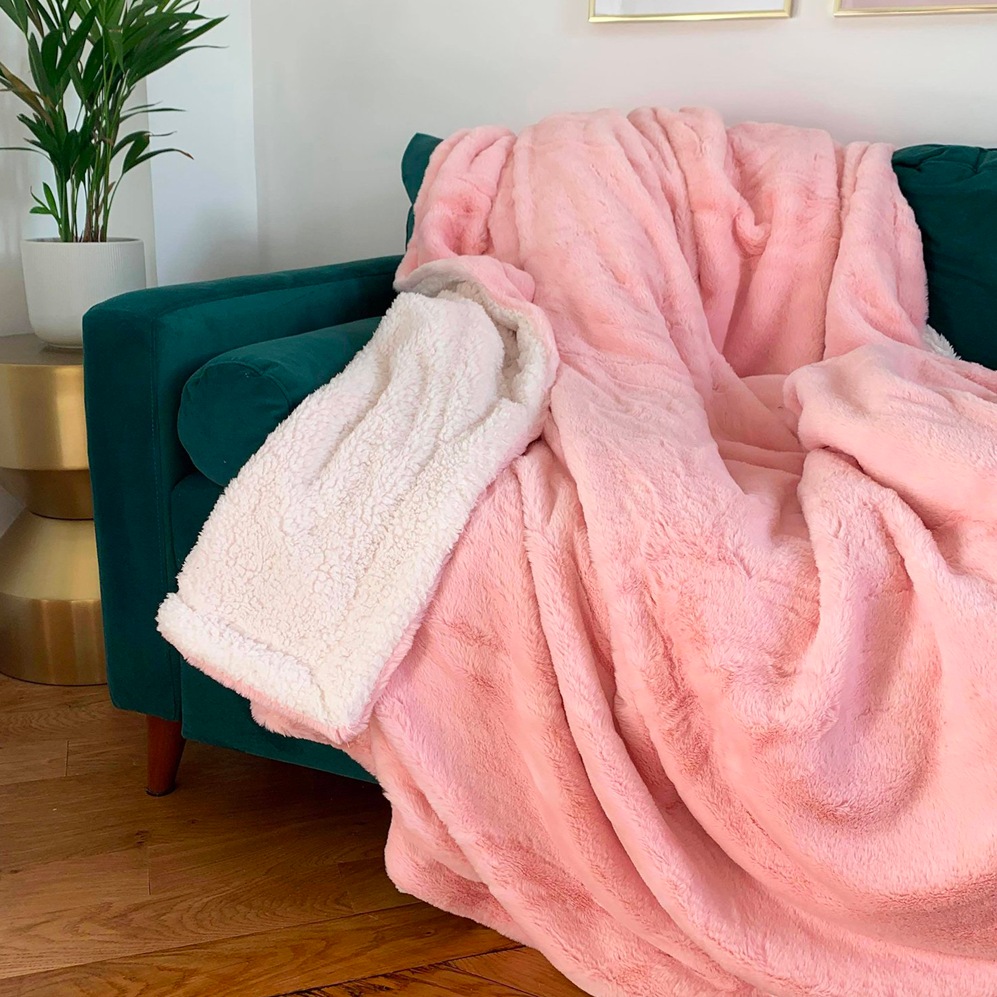 Le comptoir de la plage - Wholesale Throw Blanket - Blanket XL imitation "Rabbit" pink - 220x240 cm1