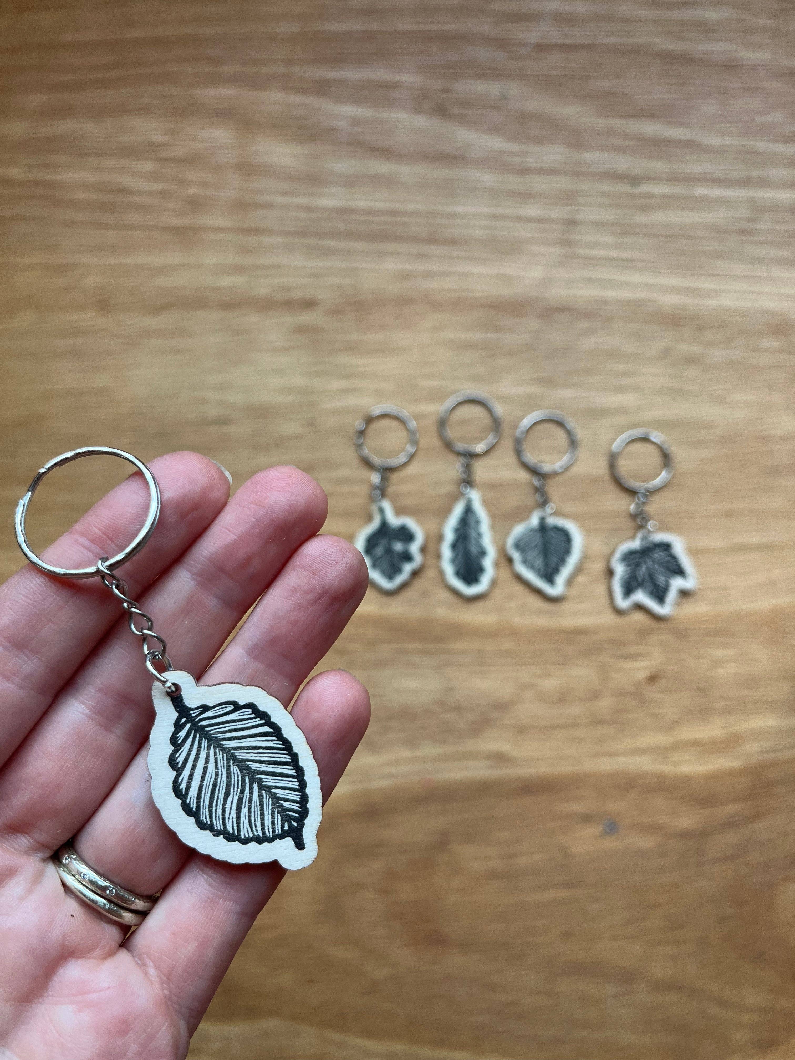 Beth Lewis Art – wholesale Keychain – Unisex – Wooden Leaf Keyrings3