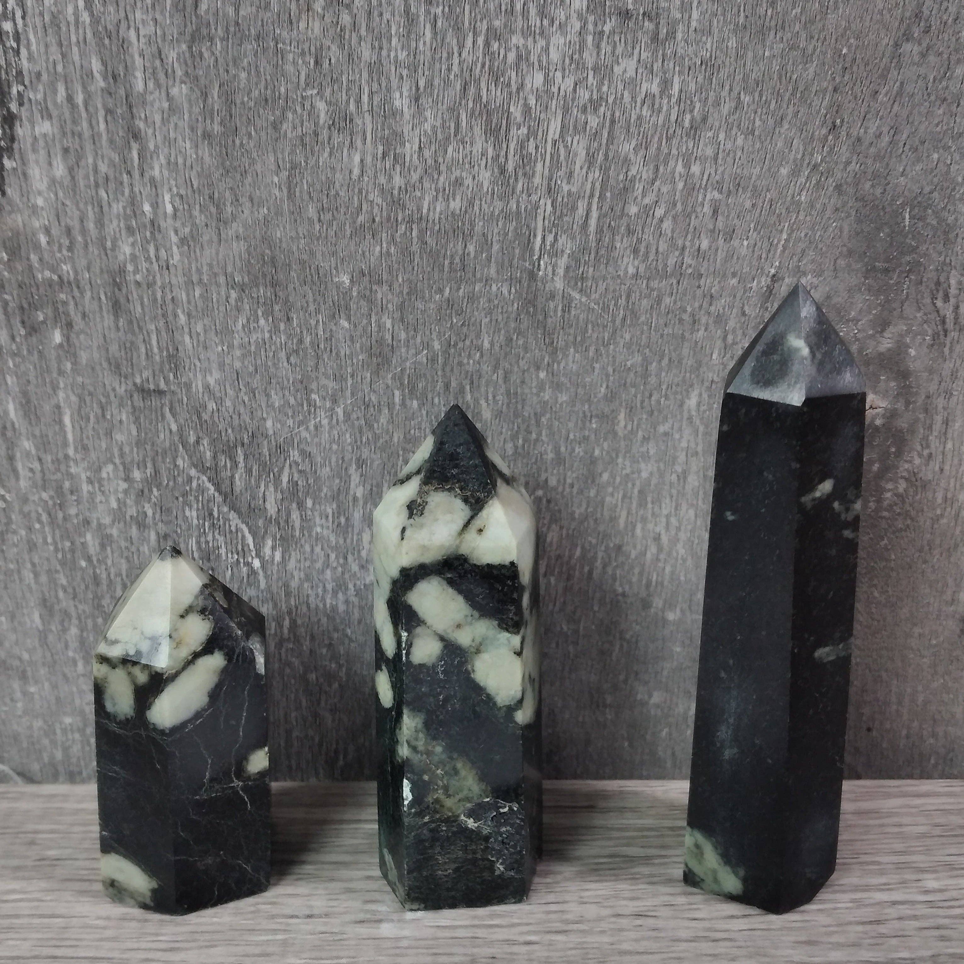 Keystone Crystals – wholesale Andlig sten/kristall – Gemstenskristall Obelisker 85–113 g | Grossist Kristalltorn Presentbutik19