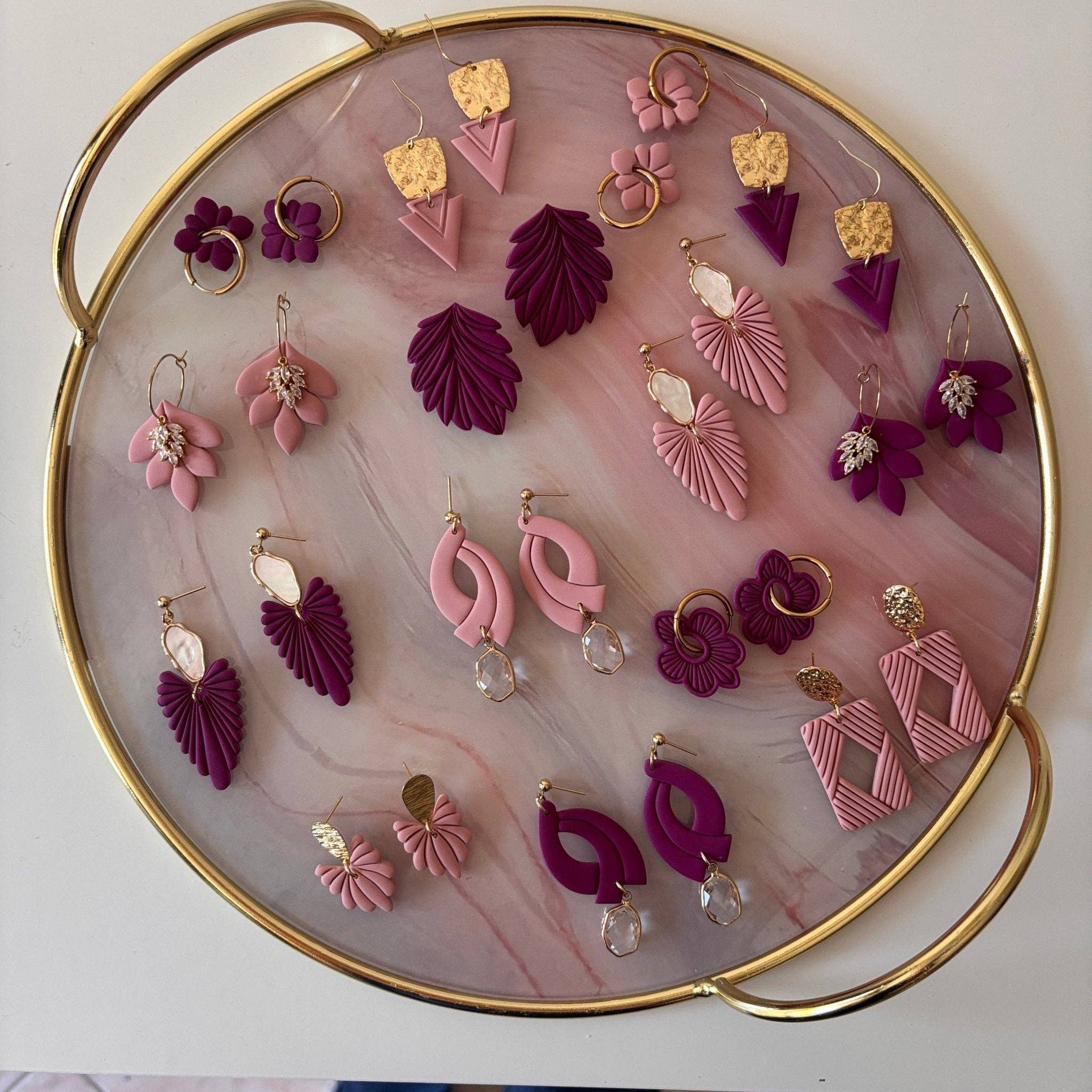 DUESTELLE ITALIA – wholesale Hängande örhängen – Kaia - Triangulära örhängen i 18k guldpläterad mässing6