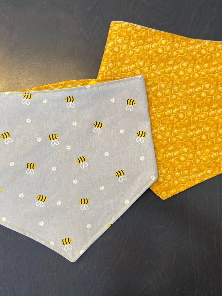 Honeycomb Vändbar Pet Bandana för wholesale av Bleu Malice