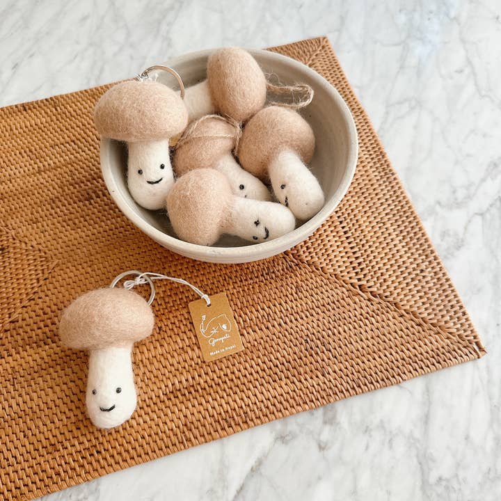 Ganapati - Wholesale Keychain - Women's - Felt Keychain - Smiley Beige Mushroom