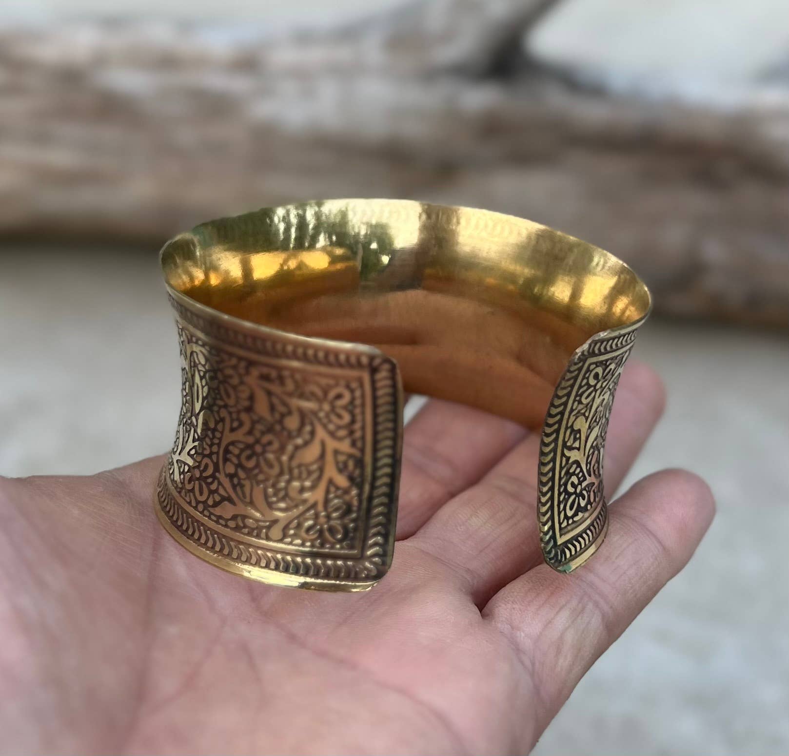 Lungta Imports - Vendita all'ingrosso Bracciale a polsino - Bracciale a polsino artigianale in ottone placcato argento con design vintage boho etnico7