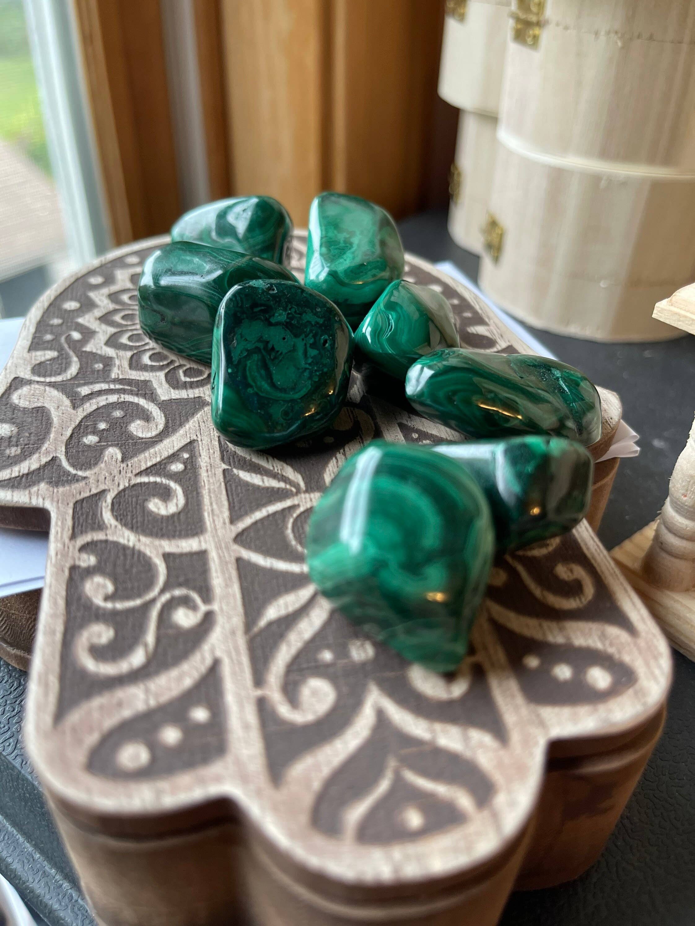 Tumbledshop – Großhandel Spiritueller Stein/Kristall – Trommelstein aus Malachitkristall, Chakra-Stein, Manifest4