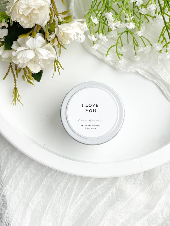 Jeg elsker dig - 3,4 oz Hvid Tin Lys for engroshandel hos DS Luxury Candles