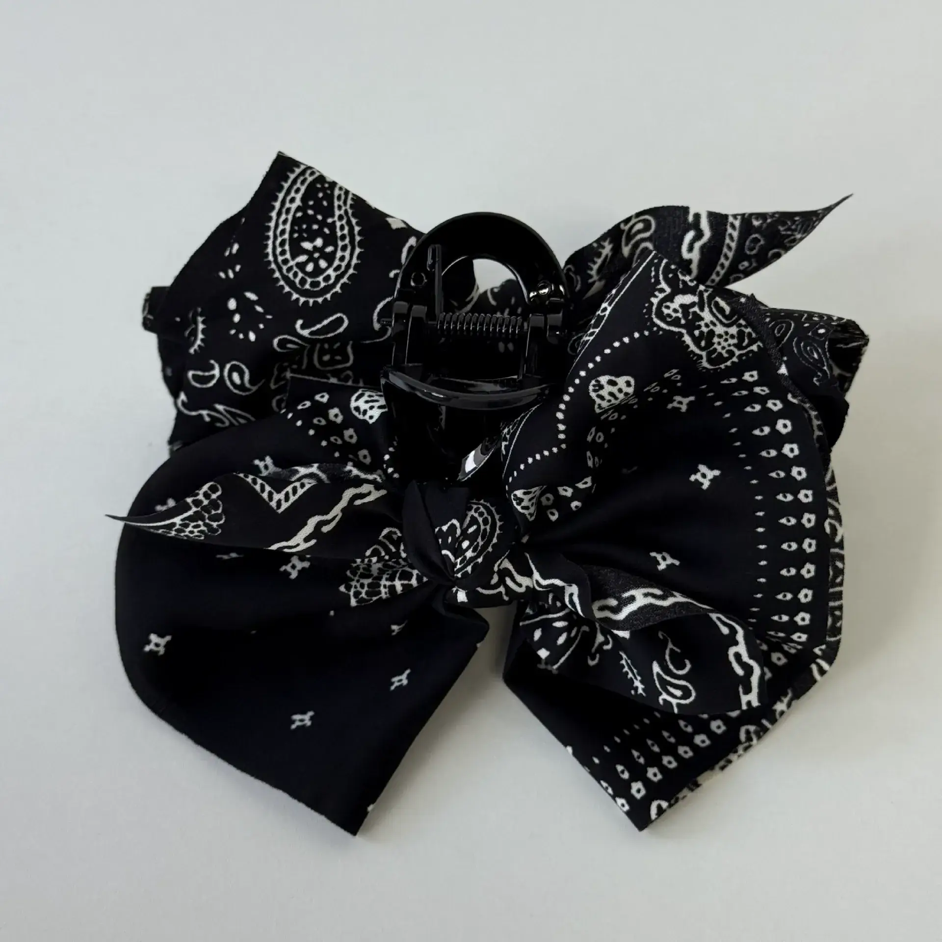 Otterware - Wholesale Hair Accessories Set - Women's - The Bandana Print & Solid 8-Piece Accessory Set9