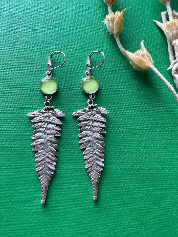 Pendientes colgantes de helecho plateado, verdes - hojas ligeras para venta al por mayor de joeyfivecents