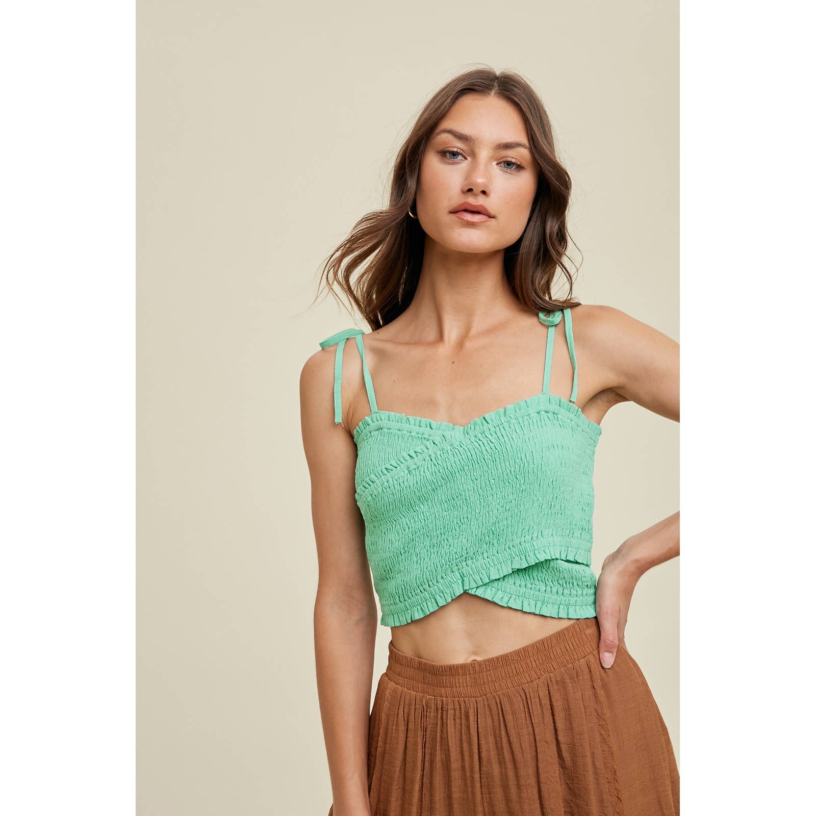 Wishlist Apparel – Großhandel Strickoberteil – Damen – CROSSOVER-MINI-MODELL MIT GESMOKTEM CROSSOVER-SCHNITT/WL23-834312