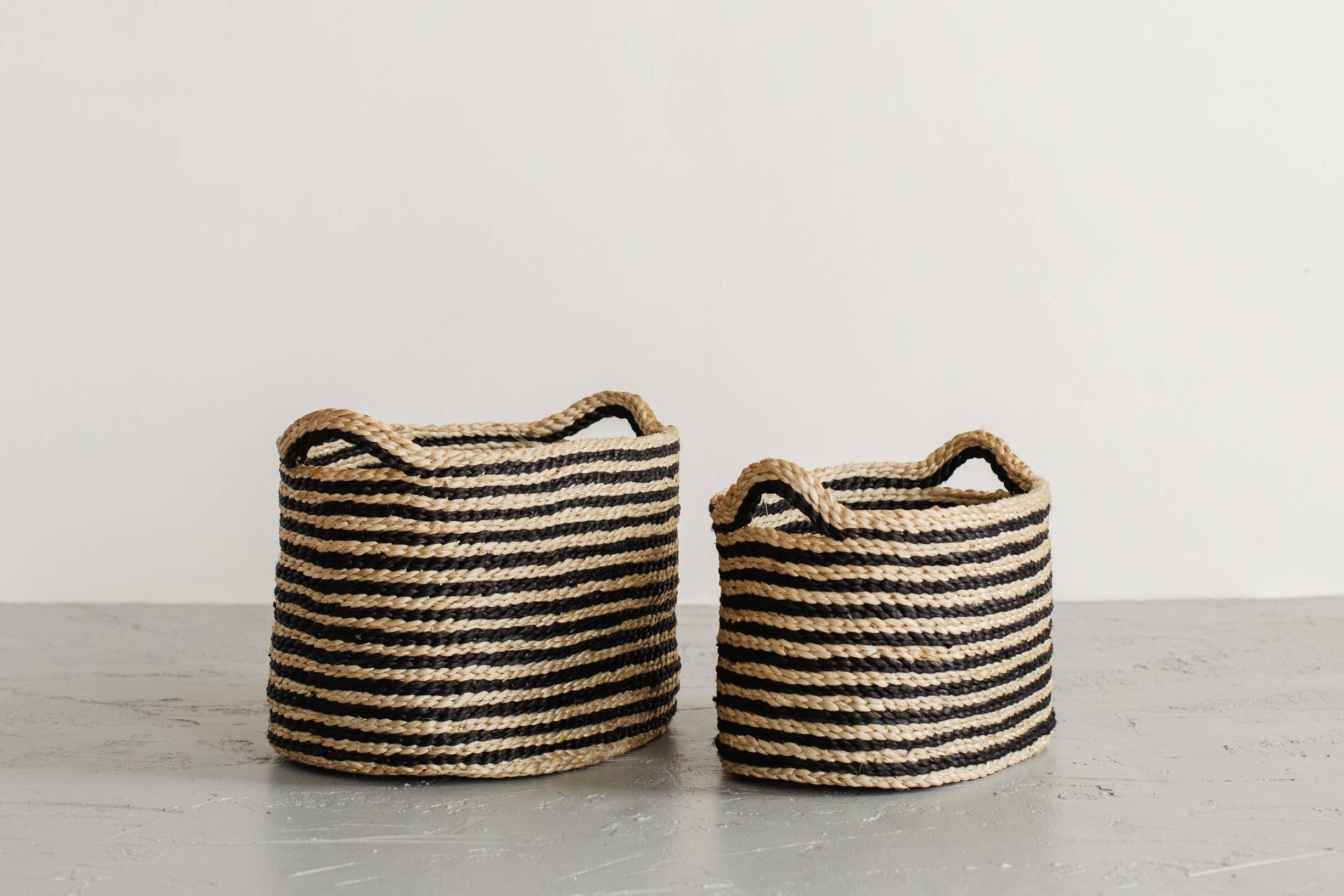 Will & Atlas - Vendita all'ingrosso Cestini - Cesto ovale in juta a righe con manico3