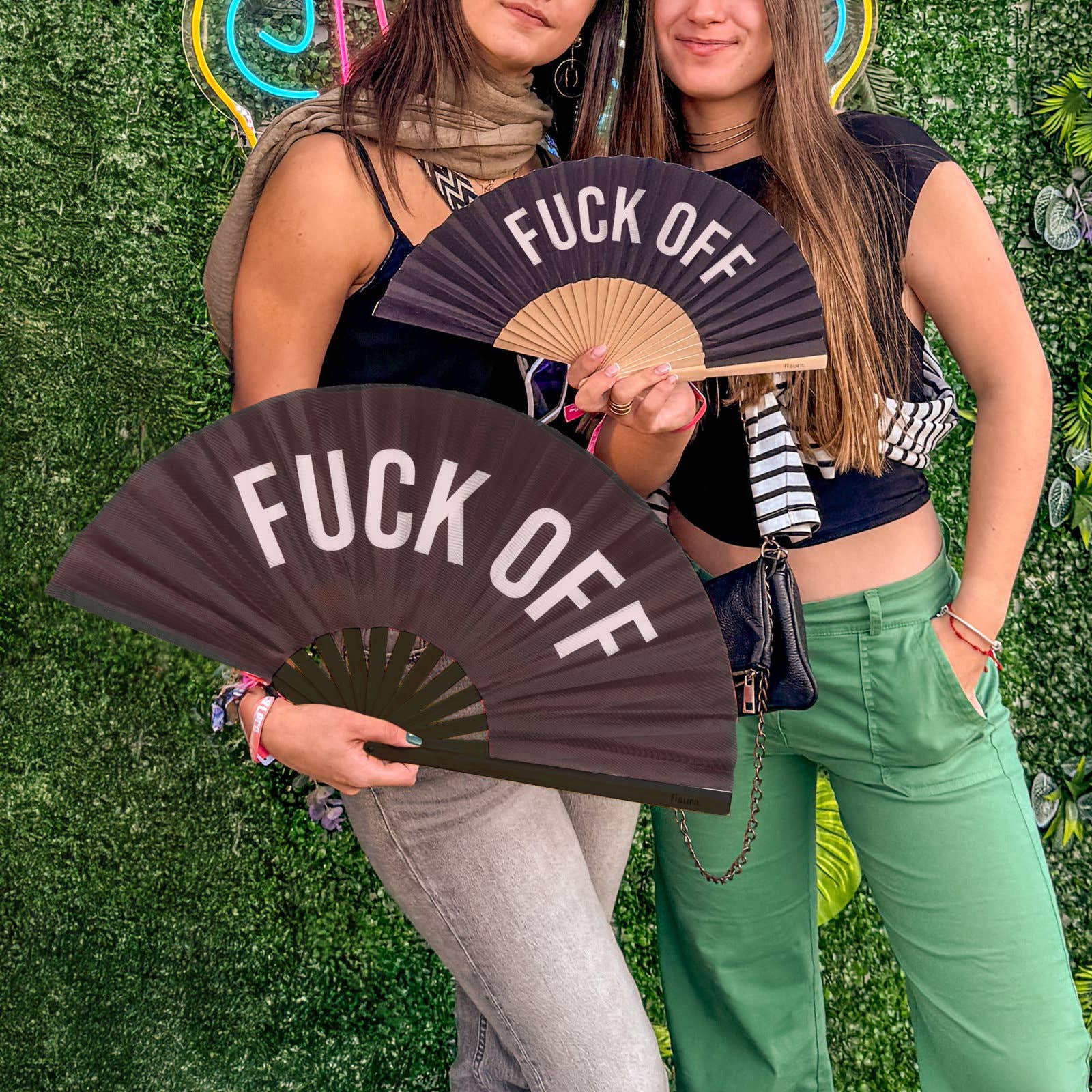Fisura - Vente Éventails pliants en papier/festifs - Éventail XXL "Fuck off" noir1