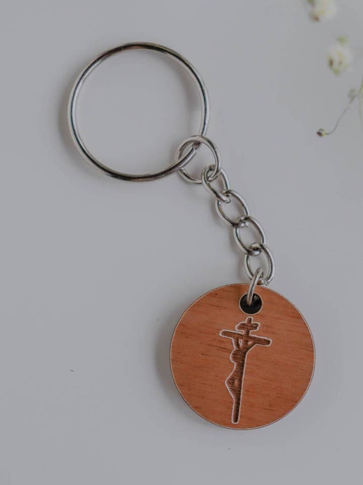 Crocifissione - Portachiavi cattolico in legno per la vendita all'ingrosso da parte di Saint Clare and Francis