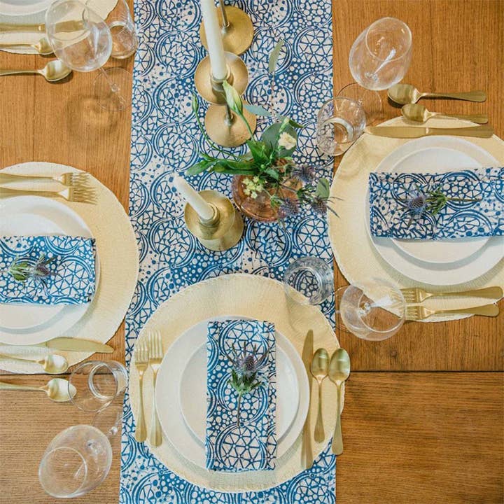 Ensemble de deux serviettes en tissu batik, pierre bleue, teintes à la main, 100 % coton pour la vente par Kasih Co-op