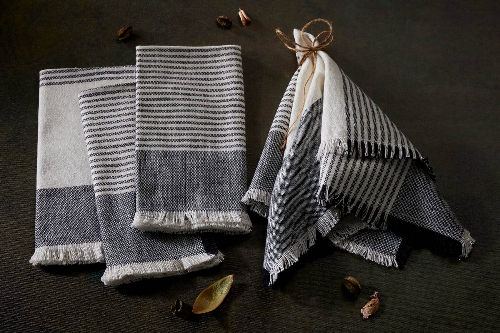 Rich Home Linens - Vente Serviettes de table en tissu - Serviettes à rayures en coton - Ensemble de 4 serviettes de 18 po carrés 3