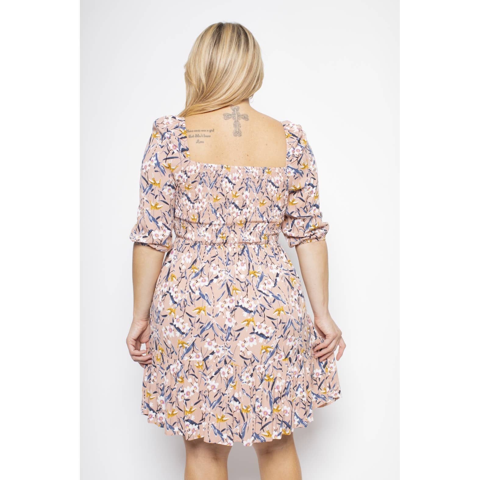 Curve Market - Vendita all'ingrosso Vestito - Donna - ABITO SVASATO SMOCK CON STAMPA FLOREALE TAGLIE FORTI1