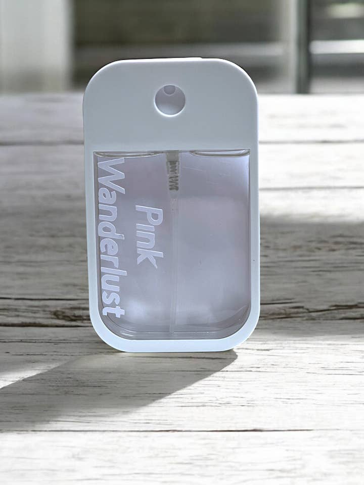 Spray Corporal Pink Wanderlust 1,5 oz por atacado de Monumental Candles LLC