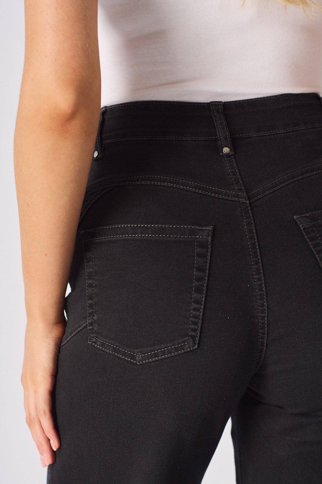 JMOJO UK Limited - Vendita all'ingrosso Jeans - Donna - Jeans a gamba larga scolpiti a vita alta ELYSI - Lavaggio nero9