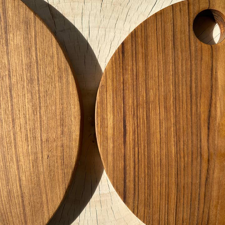 Office Objets - Wholesale Cutting Board - Monoxyle circular teak cutting board with perforations D:3043
