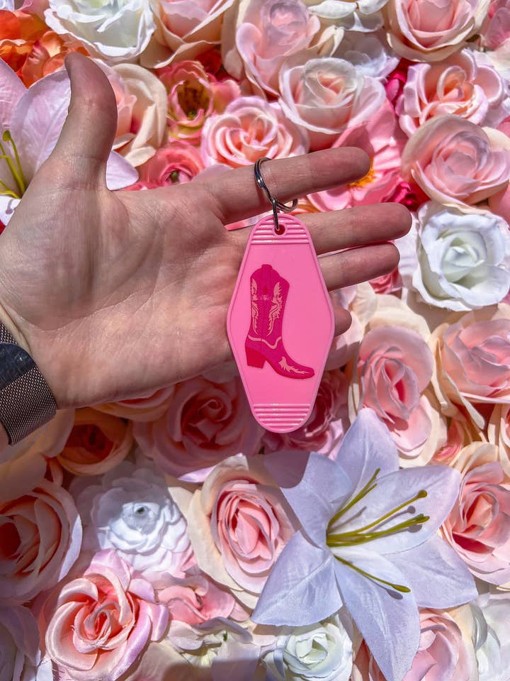 Pink Country Boot Motel nøglering for engroshandel hos ShopCassiesCrafts