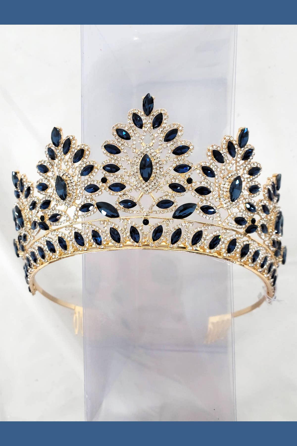 Chicas - Wholesale Tiara - Women's - One Size Fits All Metal Tiara With Rhinestones. HT93731