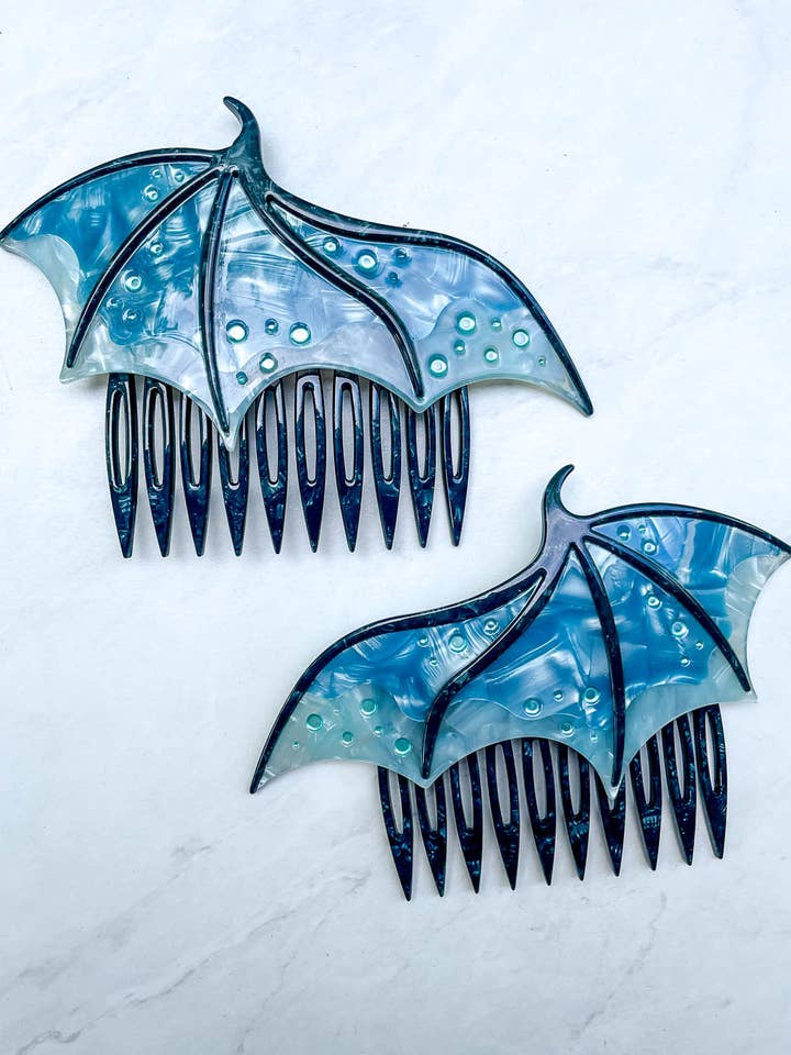 Ensemble de peignes Aile de Dragon Bleu | Cadeaux Fantaisie pour la vente par Blissfully Bookish Company